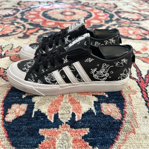 adidas x Disney Goofy Nizza in Black - Picture 8 of 15